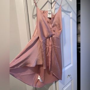 NEVEN BEEN WORN Light pink blouse from Express!